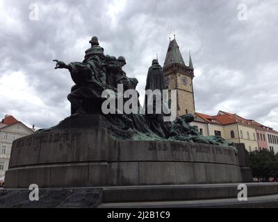 Altstädter Ring mit Jan Hus-Denkmal in Prag Stockfoto