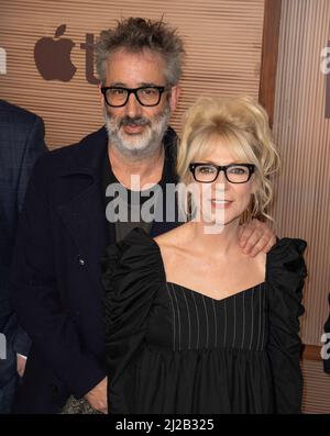 David Baddiel und Morwenna Banks nehmen an der britischen Premiere „Slow Horses“ im Regent Street Cinema am 30. März 2022 in London, England, Teil Stockfoto