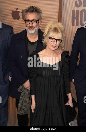 David Baddiel und Morwenna Banks nehmen an der britischen Premiere „Slow Horses“ im Regent Street Cinema am 30. März 2022 in London, England, Teil Stockfoto