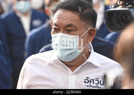 Bangkok, Thailand. 31. März 2022. Der ehemalige Gouverneur von Bangkok, Pol General Aswins Kwanmuang, ein unabhängiger Kandidat, um die Gouverneurswahlen am 31. März 2022 im Rathaus der Metropolitan Administration Bangkok 2 anzufechten. (Bild: © Teera Noisakran/Pacific Press via ZUMA Press Wire) Stockfoto