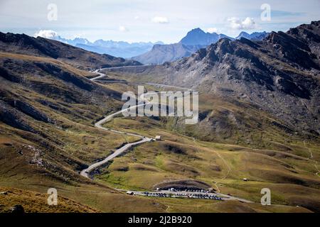 Regionaler Naturpark Queyras, Oberfranzösische Alpen (Südostfrankreich): Straße, die den Agnelpass führt, grenzt an Italien Stockfoto