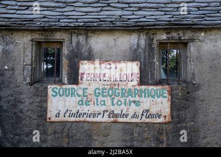 Sainte-Eulalie (Südostfrankreich): Quelle der Loire im alten Bauernhof am Fuße des Mont Gerbier-de-Jonc Stockfoto