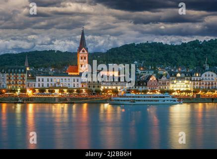 Berühmtes Weindorf Boppard bei Nacht, Rhein, Deutschland Stockfoto