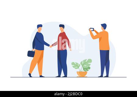 Zwei Geschäftsleute, die sich die Hände schüttelten und ein anderer Mann, der Fotos gemacht hat. Partner, Vereinbarung. Flache Vektorgrafik. Geschäftskonzept kann für die Präsentation verwendet werden Stock Vektor