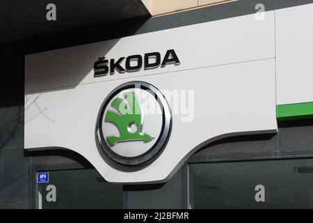 VALENCIA, SPANIEN - 28. MÄRZ 2022: Skoda ist ein tschechischer Automobilhersteller. Es gehört zur Volkwagen Gruppe Stockfoto