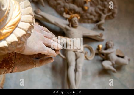 Gebetet Hände mit jesus christus am Kreuz im Hintergrund Stockfoto