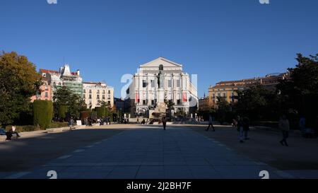 Blick auf die Plaza de Isabel II aka Plaza de Ópera mit dem Teatro Real (Königliches Theater) im Hintergrund. Stockfoto