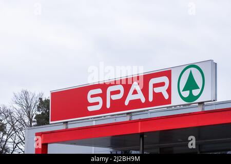 Slowenien, Ljubljana - März 9 2022: BALKEN-Logo auf dem Lebensmittelgeschäft. Stockfoto