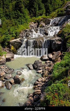 WA21243-00...WASHINGTON - Glacial Creek, der vom White Chuck Glacier in der Wildnis des Glacier Peak absteigt. Stockfoto