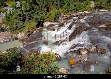 WA21245-00...WASHINGTON - Glacial Creek, der vom White Chuck Glacier in der Wildnis des Glacier Peak absteigt. Stockfoto