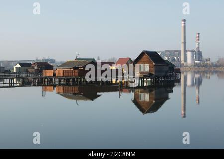 Bokod schwimmendes Dorf in der Nähe von Oroszlány in Ungarn. Stockfoto