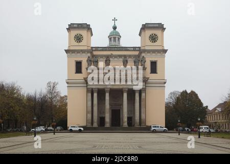 Die Kathedrale von Vác (Nagyboldogasszony székesegyház), auch bekannt als die Kathedrale der Himmelfahrt der seligen Jungfrau und des Erzengels Michael in Vác, Ungarn. Stockfoto