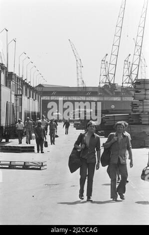 Streik im Hafen von Amsterdam verlassen Mitarbeiter das Unternehmen um den 1. Juli 1976 Stockfoto