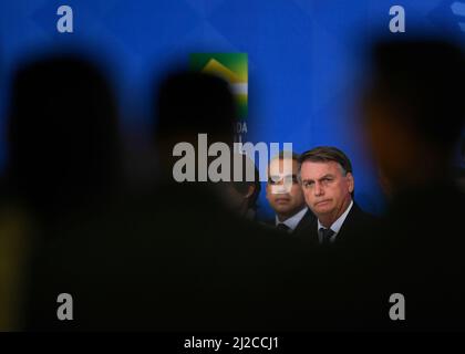 Brasilia, Brasilien. 31. März 2022. DF - Brasilia - 03/31/2022 - BRASILIA, EINRICHTUNG UND VERABSCHIEDUNG DER STAATSMINISTER - der Präsident der Republik, Jair Bolsonaro, während des Hochfestes der Einweihung und Verabschiedung der Staatsminister am Donnerstag, dem 31. März. Foto: Mateus Bonomi/AGIF Quelle: AGIF/Alamy Live News Stockfoto