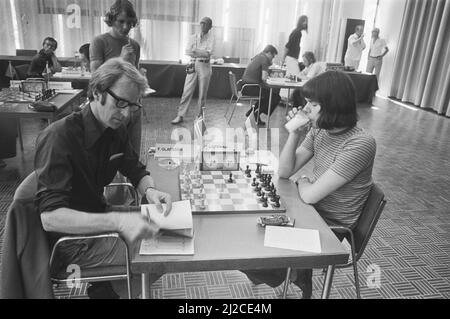 IBM-Schachturnier in Amsterdam, Ligterink (rechts) gegen Olafsson ca. 8. Juli 1976 Stockfoto