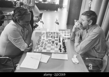 IBM-Schachturnier in Amsterdam, Donner (rechts) gegen Ivkov ca. 8. Juli 1976 Stockfoto