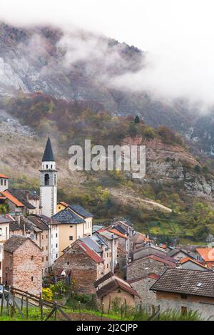 Das alte Dorf Casso, Provinz Pordenone von Belluno, Venetien, Italien Stockfoto