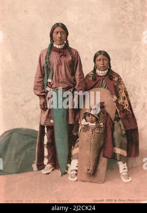 Gruppenportrait von Jose Romero, seiner Frau und seinem Baby, 1899. Fotografie von Charles A. Nast (1856 - 1931). Stockfoto