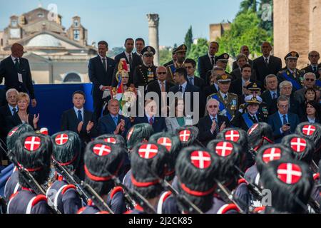 Roma, Italia 02/06/2014: parata per la Festa della Repubblica - Parade im Fori Imperiali am 2. Juni 2014 im Rahmen der Feierlichkeiten zum Tag der Italienischen Republik. Im Bild: Roberta Pinotti, Laura Boldrini, Pietro Grasso, Giorgio Napolitano, Matteo Renzi. ©Andrea Sabbadini Stockfoto