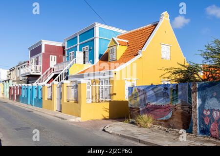 Reihe von bunten Häusern in Willemstad, Curacao Stockfoto