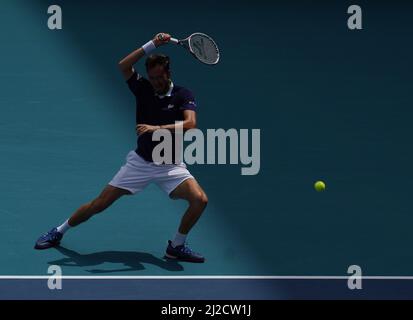 Miami Gardens, FL, USA. 31. März 2022. Hubert Hurkacz gegen Daniil Medvedev während der Miami Open im Hard Rock Stadium am 31. März 2022 in Miami Gardens, Florida. Kredit: Mpi04/Media Punch/Alamy Live Nachrichten Stockfoto