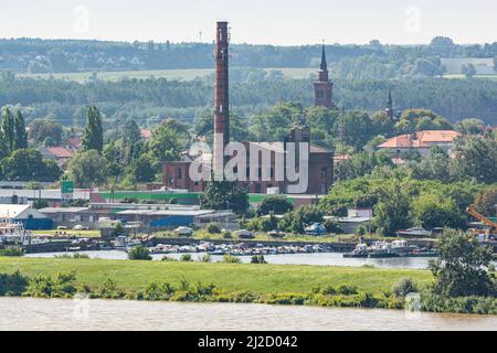 Plock, Polen - 12. August 2021. Flusswerft im Sommer Stockfoto