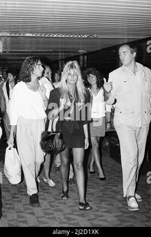 Mandy Smith mit ihrer Mutter Patsy Smith, ihrer Schwester Nicola Smith ...