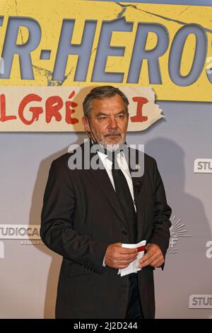 Paris, Frankreich. 31. Januar 2022, Ein Gast bei der Super Heros Malgre Lui Premiere am 31 2022. Januar im Grand Rex Stockfoto