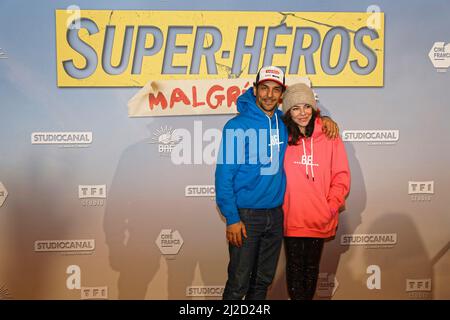 Paris, Frankreich. Am 31. Januar 2022 nahmen Tomer Sisley und Sandra Sisley an der Super Heros Malgre Lui Premiere am 31 2022. Januar im Grand Rex Teil Stockfoto