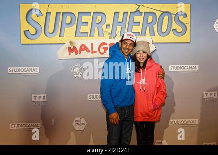 Paris, Frankreich. Am 31. Januar 2022 nahmen Tomer Sisley und Sandra Sisley an der Super Heros Malgre Lui Premiere am 31 2022. Januar im Grand Rex Teil Stockfoto