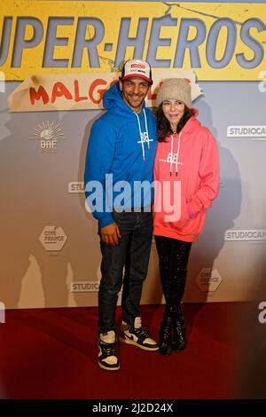 Paris, Frankreich. Am 31. Januar 2022 nahmen Tomer Sisley und Sandra Sisley an der Super Heros Malgre Lui Premiere am 31 2022. Januar im Grand Rex Teil Stockfoto