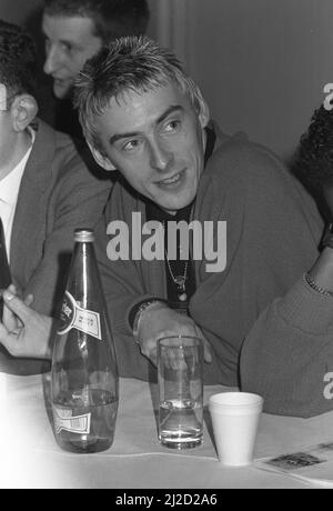 Bevor die Red Wedge Tour mit ihrer musikalischen Show voller politischer Propaganda auf die Bühne ging, um die Labour Party in Westminster wieder an die Macht zu bringen, fand im Odeon Cinema in Birmingham ein Presseempfang statt. Paul Weller. 27.. Januar 1986 Stockfoto