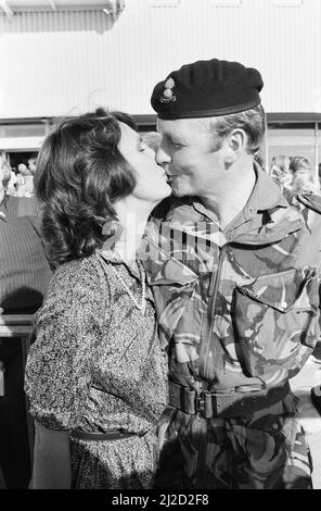 Die letzte Heimkehr der Armeeeinheiten des Royal Engineers 36. Regiments fand in der RAF Brize Norton, Oxfordshire, statt.das Regiment, das von Oberstleutnant Geoff Field kommandiert wurde, war operativ an der Falkland-Inseln-Kampagne beteiligt. 3.. September 1982. Stockfoto