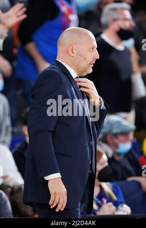 BARCELONA - MÄR 25: Der Trainer Djordjevic in Aktion während des Euroleague-Spiels von Turkish Airlines zwischen dem FC Barcelona und Fenerbahce SK Istambul am Stockfoto