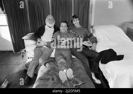 Von links nach rechts Buster Meredith, David Jason und Nichols Lyndhurst, die alle in der BBC-TV-Comedy-Serie „Only Fools and Horses“ auftreten. 14.. Februar 1985. Stockfoto