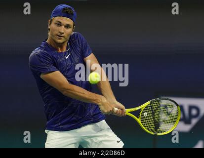 Miami Gardens, FL, USA. 31. März 2022. Carlos Alcaraz vs Miomir Kecmanović während der Miami Open im Hard Rock Stadium am 31. März 2022 in Miami Gardens, Florida. Kredit: Mpi04/Media Punch/Alamy Live Nachrichten Stockfoto