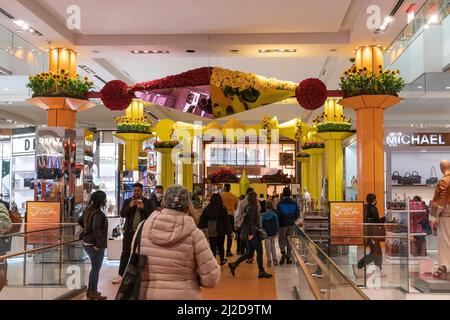 New York, NY - 31. März 2022: 2022 jährliche Macy's Flower Show am Herald Square Stockfoto