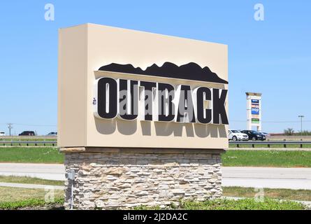 Schild für Outback Steakhouse in den Glade Parks in Euless, TX Stockfoto