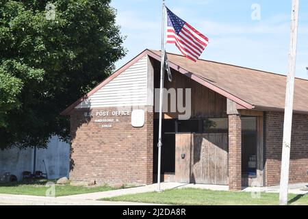 Im Hindsboro Illinois USPS Büro winkt die amerikanische Flagge im Wind Stockfoto