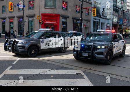 Toronto, ON, Kanada - 17. März 2022: Polizeiauto während der St. Partick Parade in der Innenstadt von Toronto Stockfoto