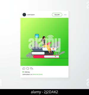 Online-Kurse und Studentenkonzept. Frau sitzt auf Stapel von Buch und mit Laptop für das Studium im Internet. Flache Vektordarstellung für Abstand le Stock Vektor