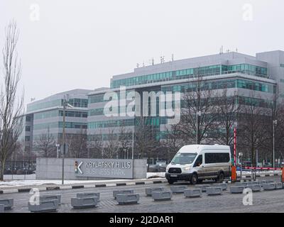 Moskau, Russland. 31. März 2022. Logo des Krylatsky Hills Business Park am Eingang des Territoriums Credit: SOPA Images Limited/Alamy Live News Stockfoto