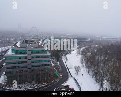 Moskau, Russland. 31. März 2022. (ANMERKUNG DER REDAKTION: Bild mit Drohne) Blick auf die Gebäude des Gewerbeparks Krylatsky Hills. Kredit: SOPA Images Limited/Alamy Live Nachrichten Stockfoto