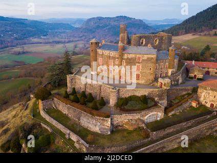 Luftaufnahme von Chateau de Bouzols, Frankreich Stockfoto