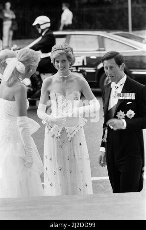 Ihre Königliche Hoheit Prinzessin Diana, die Prinzessin von Wales, und ihre Hoheit Prinz Charles, der Prinz von Wales, treffen am Donnerstag, den 3. Juli 1986, zu dem Bankett ein, das der Präsident der Bundesrepublik Deutschland, Dr. Richard von Weizsäcker, Zu Ehren der britischen Königin Elizabeth II. Aufgenommen am 3.. Juli 1986 Stockfoto