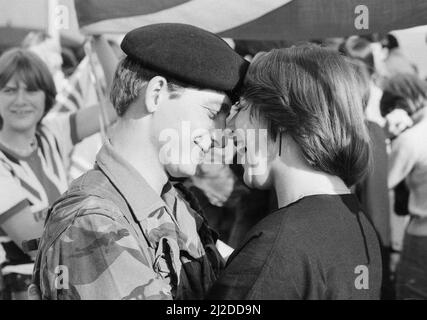 Die letzte Heimkehr der Armeeeinheiten des Royal Engineers 36. Regiment fand im RAF Brize Norton, Oxfordshire, statt. Das von Oberstleutnant Geoff Field kommandierte Regiment war operativ an der Falkland-Inselkampagne beteiligt. 3.. September 1982. Stockfoto