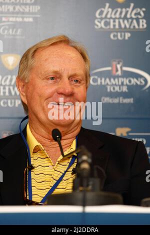 Sep 16, 2011-Incheon, Südkorea-Jack Nicklaus vom Golfplatzdesigner spricht über den Schwierigkeitsgrad des Spiels während der PGA Tour Songdo IBD Meisterschaft in Incheon, westlich von Seoul am 16. Sep 2011, Südkorea. Stockfoto