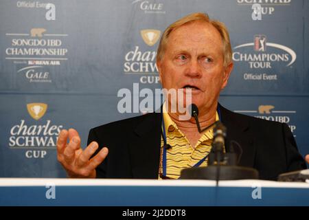 Sep 16, 2011-Incheon, Südkorea-Jack Nicklaus vom Golfplatzdesigner spricht über den Schwierigkeitsgrad des Spiels während der PGA Tour Songdo IBD Meisterschaft in Incheon, westlich von Seoul am 16. Sep 2011, Südkorea. Stockfoto