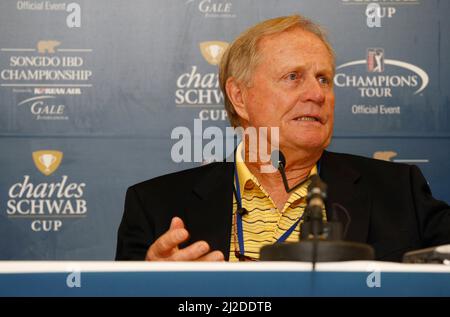 Sep 16, 2011-Incheon, Südkorea-Jack Nicklaus vom Golfplatzdesigner spricht über den Schwierigkeitsgrad des Spiels während der PGA Tour Songdo IBD Meisterschaft in Incheon, westlich von Seoul am 16. Sep 2011, Südkorea. Stockfoto