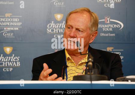 Sep 16, 2011-Incheon, Südkorea-Jack Nicklaus vom Golfplatzdesigner spricht über den Schwierigkeitsgrad des Spiels während der PGA Tour Songdo IBD Meisterschaft in Incheon, westlich von Seoul am 16. Sep 2011, Südkorea. Stockfoto